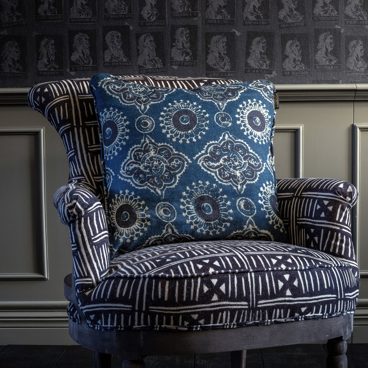TIBERIUS Linen Embroidered Cushion_Cushions_Mindthegap